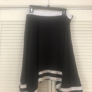 H & M Skirt  NWT size Med Black and white